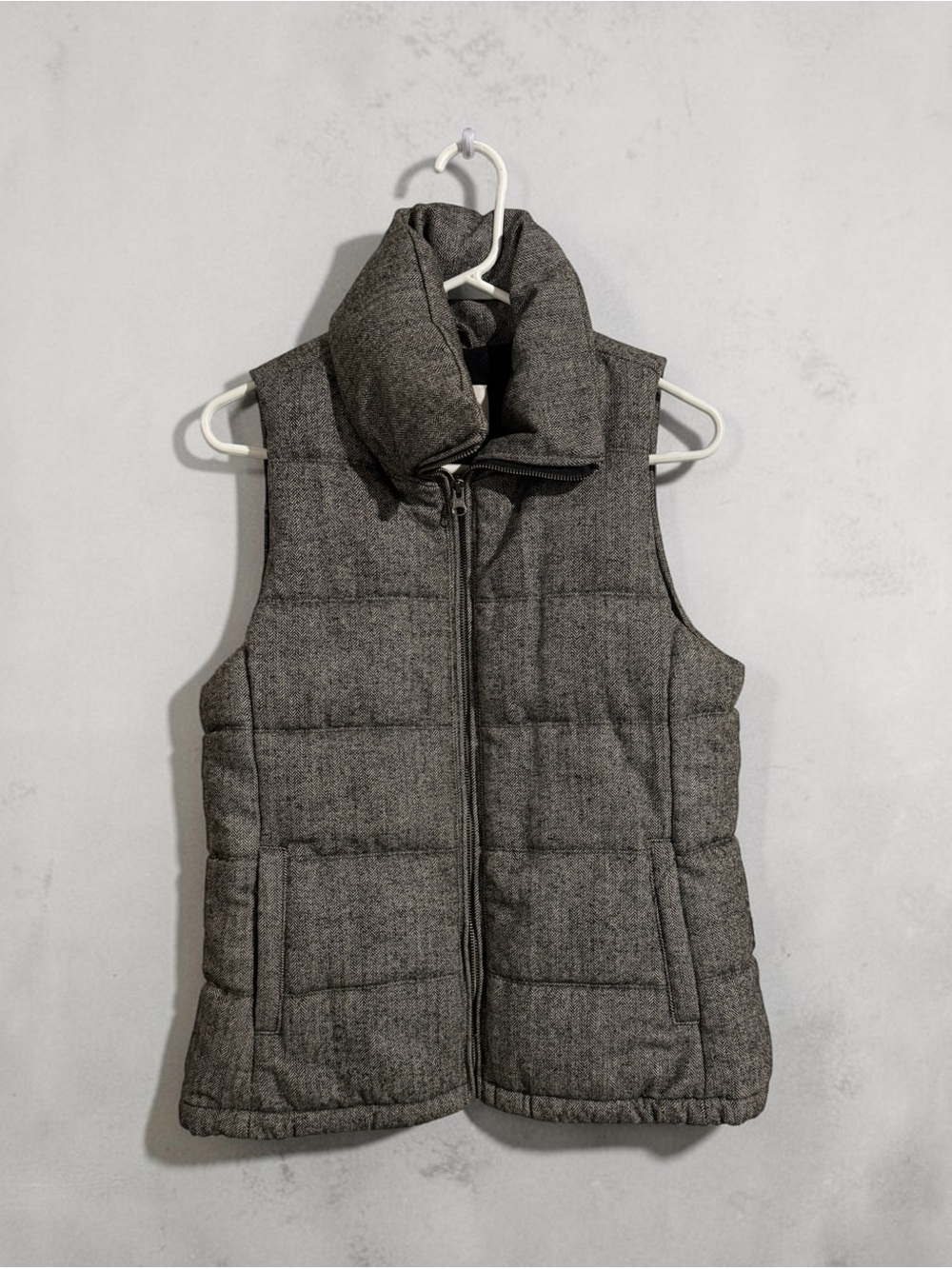 Old Navy Women’s Quilted Puffer Vest - Grey Herringbone/Tweed (Medium)